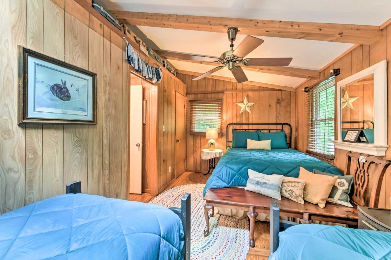 Tranquil Creekside Cottage With Deck And Lanai Franklin Exterior photo